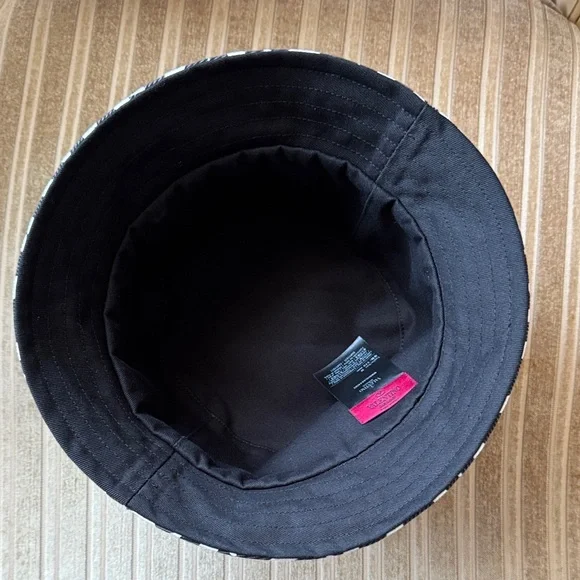 Valentino Garavani Black and White Geometric Hat - Picture 5 of 6